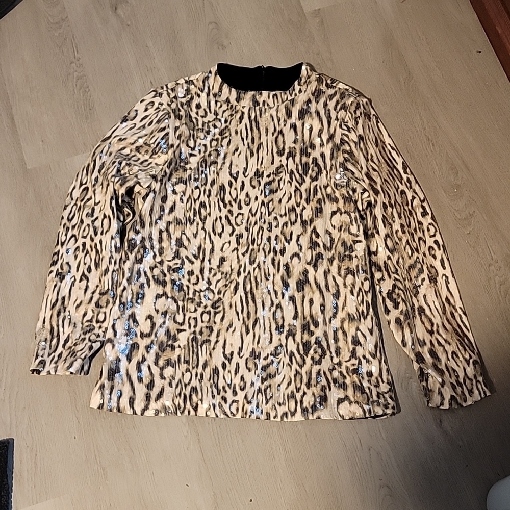NWOT Chicos Sequin Leopard Print‎ Top